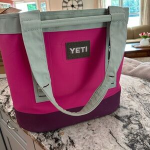 YETI Carryall 35